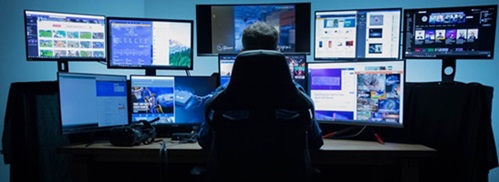 Daug monitori