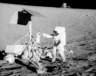 �. Konradas ap�i�ri Surveyor-3